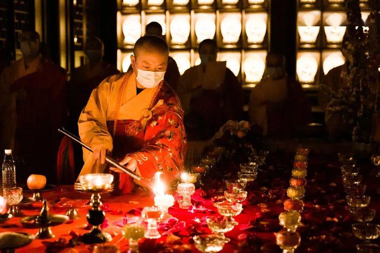 文殊院點(diǎn)燈祈福圖片?文殊院點(diǎn)燈臺(tái)